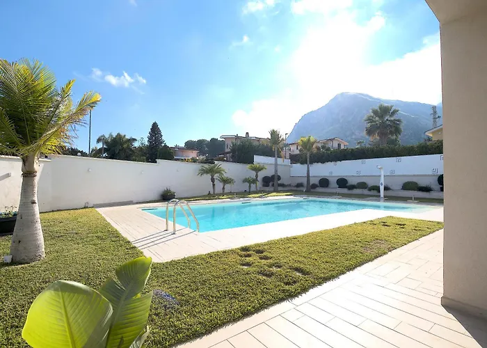 Private Villa, Sun & Pool 别墅 Mandra Capreria